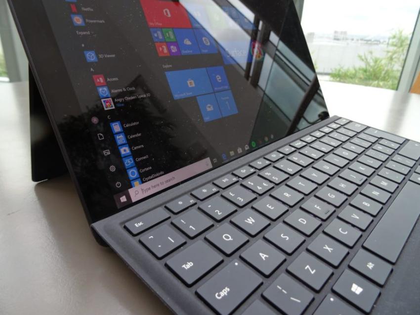 Surface Pro 6 ( i5/8GB/128GB ) + Type Cover
