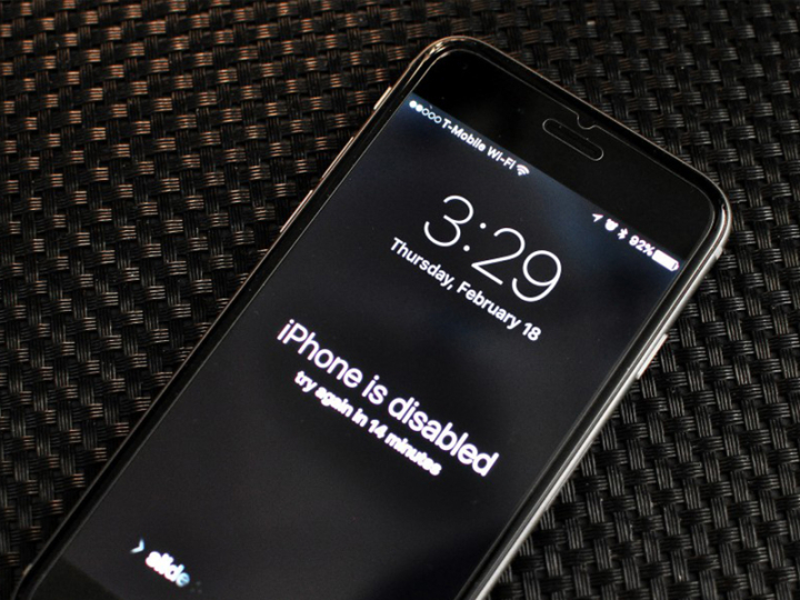 Apple bị kiện vì pin iPhone