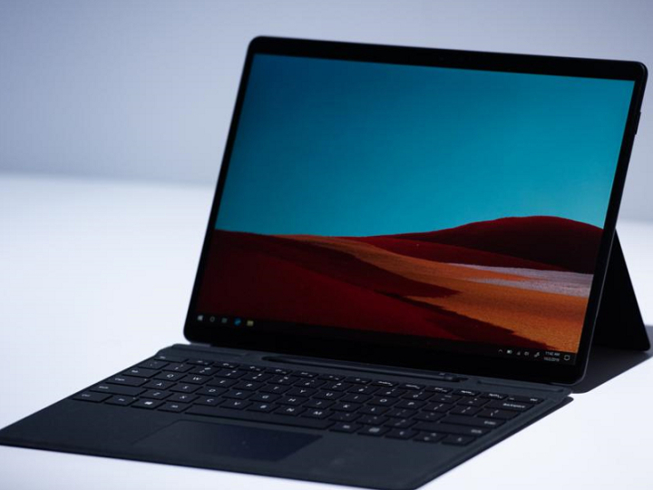 Surface Pro cách tân của Microsoft có thể đánh bại Macbook Pro cải tiến của Apple?