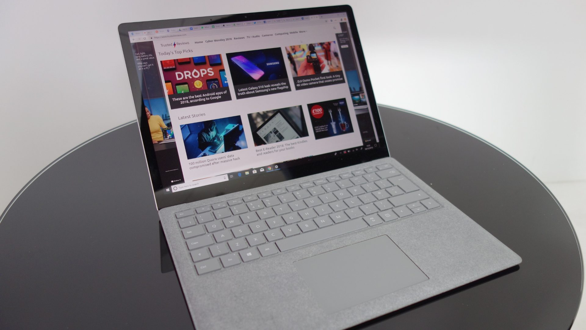 Ноут 2020 года. Microsoft Laptop 2. Microsoft surface book 2. Surface Laptop 2. Ультрабук сурфейс.