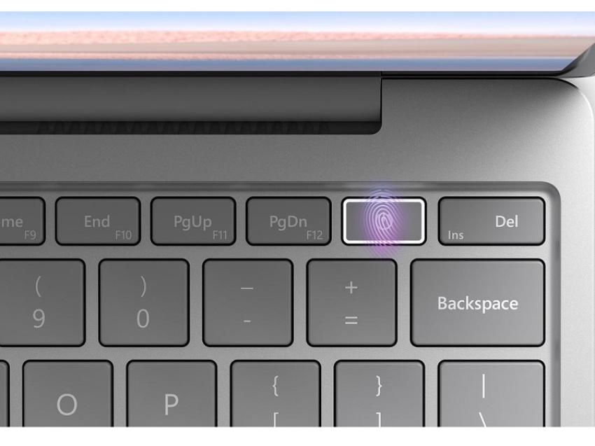 Đầu đọc vân tay trên bàn phím Surface Laptop Go.