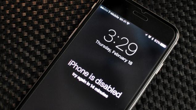 Apple bị kiện vì pin iPhone