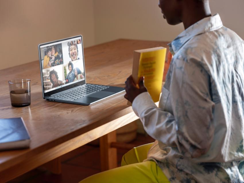 Surface Laptop Go mang đến nhiều lựa chọn về cổng kết nối.