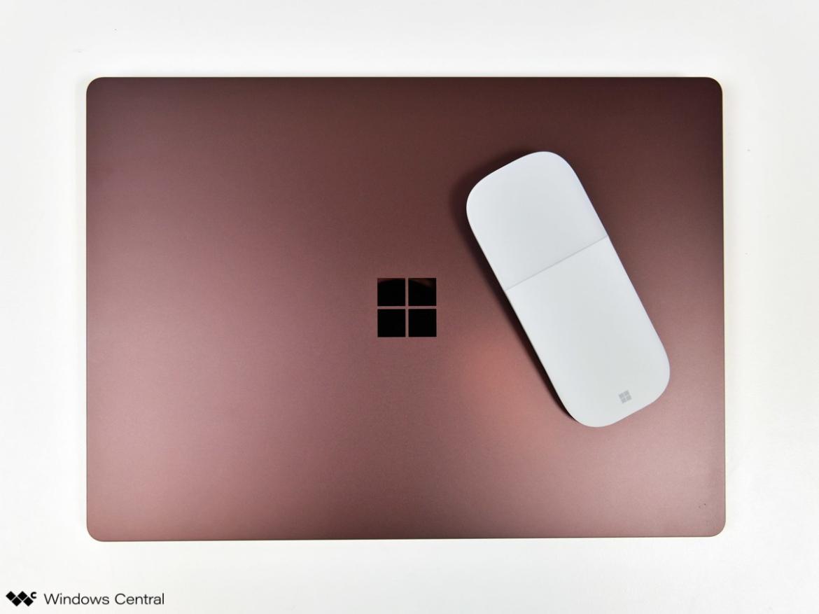 Surface Laptop - Mẫu Laptop Truyền Thống Thực Sự Của Microsoft