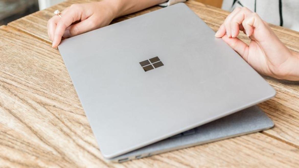 Surface Laptop - Mẫu Laptop Truyền Thống Thực Sự Của Microsoft