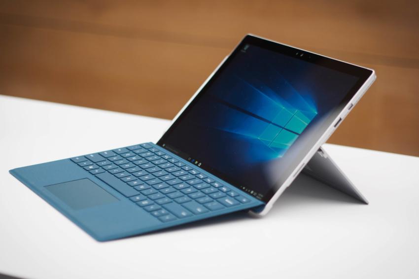 Surface Pro 5 2017 ( i5/4GB/128GB ) + Type Cover